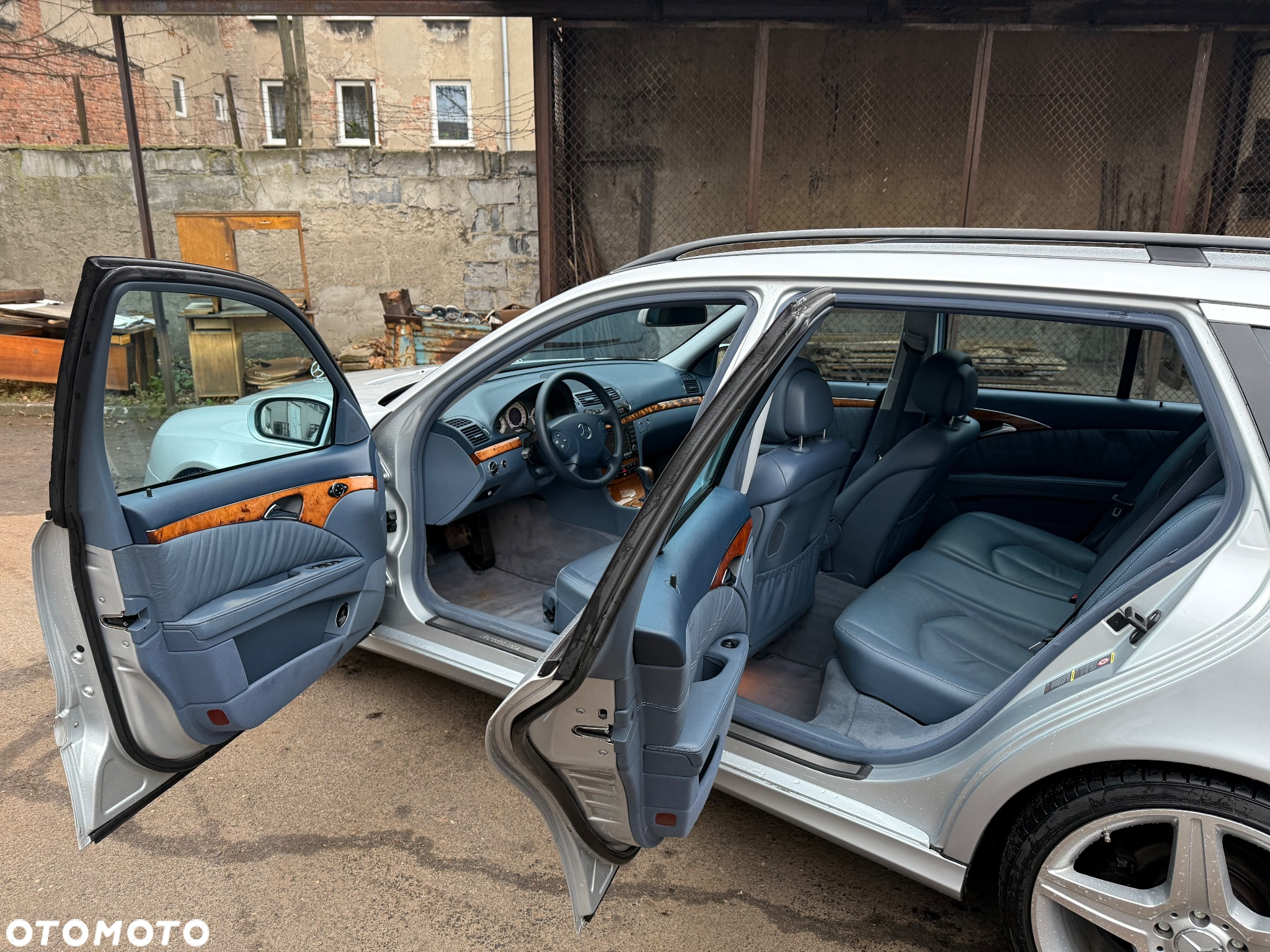 Mercedes-Benz Klasa E 320 T CDI Avantgarde DPF Sport Edition - 15