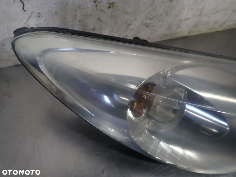 LAMPA PRAWA PRZEDNIA PEUGEOT 206 + 1.4 HDI 9686606280 - 2