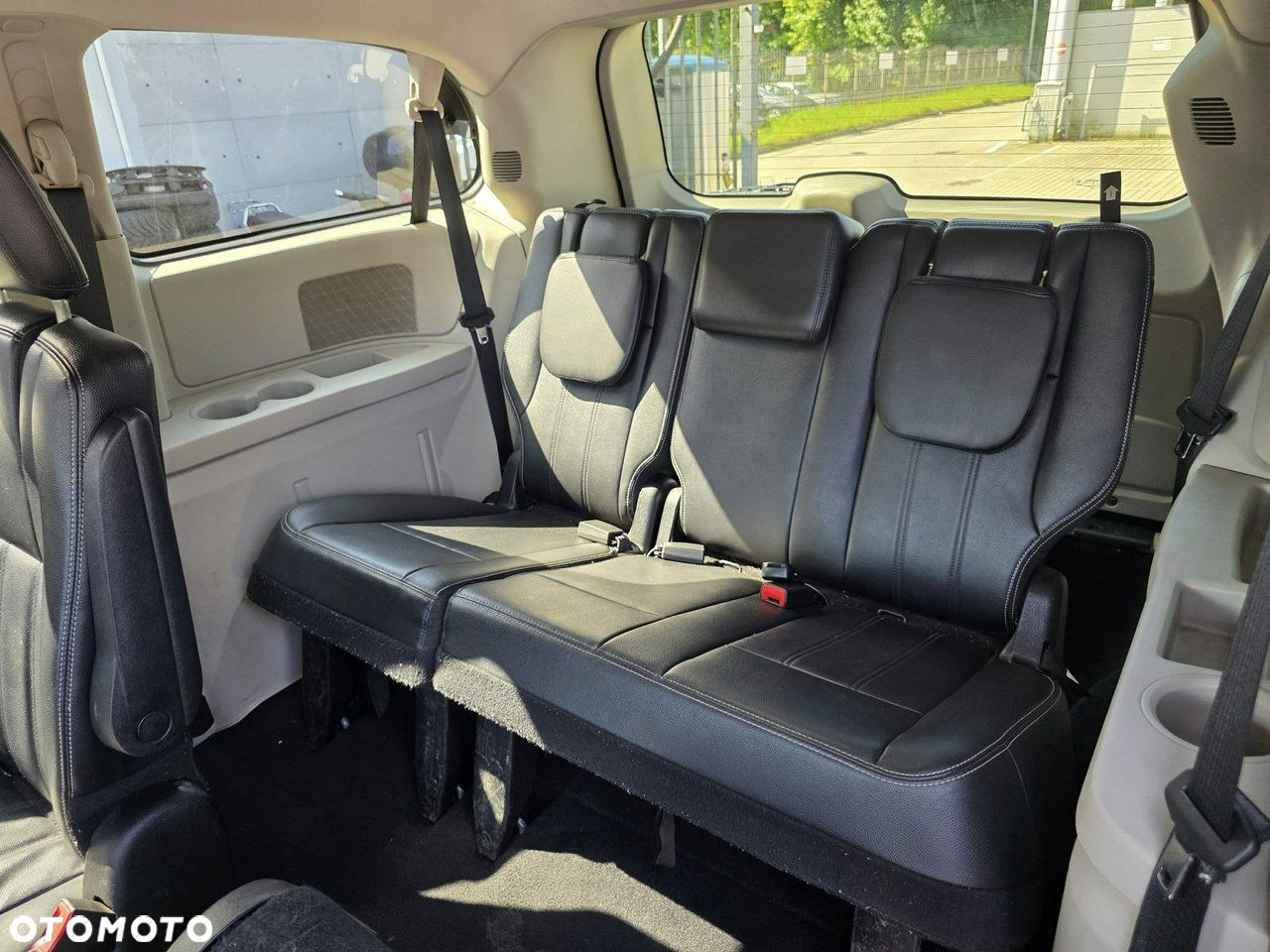 Chrysler Town & Country - 27