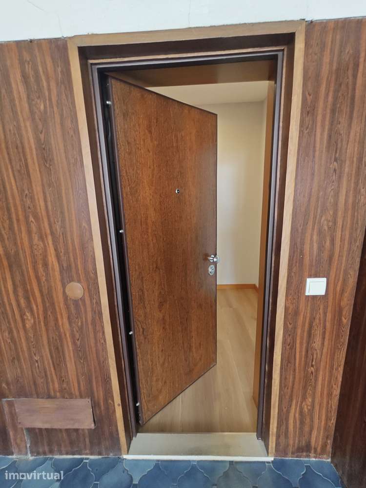 Apartamento T2 renovado em Santa Marinha, Gaia - Grande imagem: 4/23