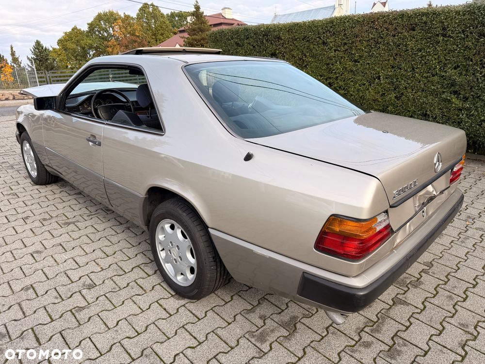 Mercedes-Benz W124 1988 photo 2
