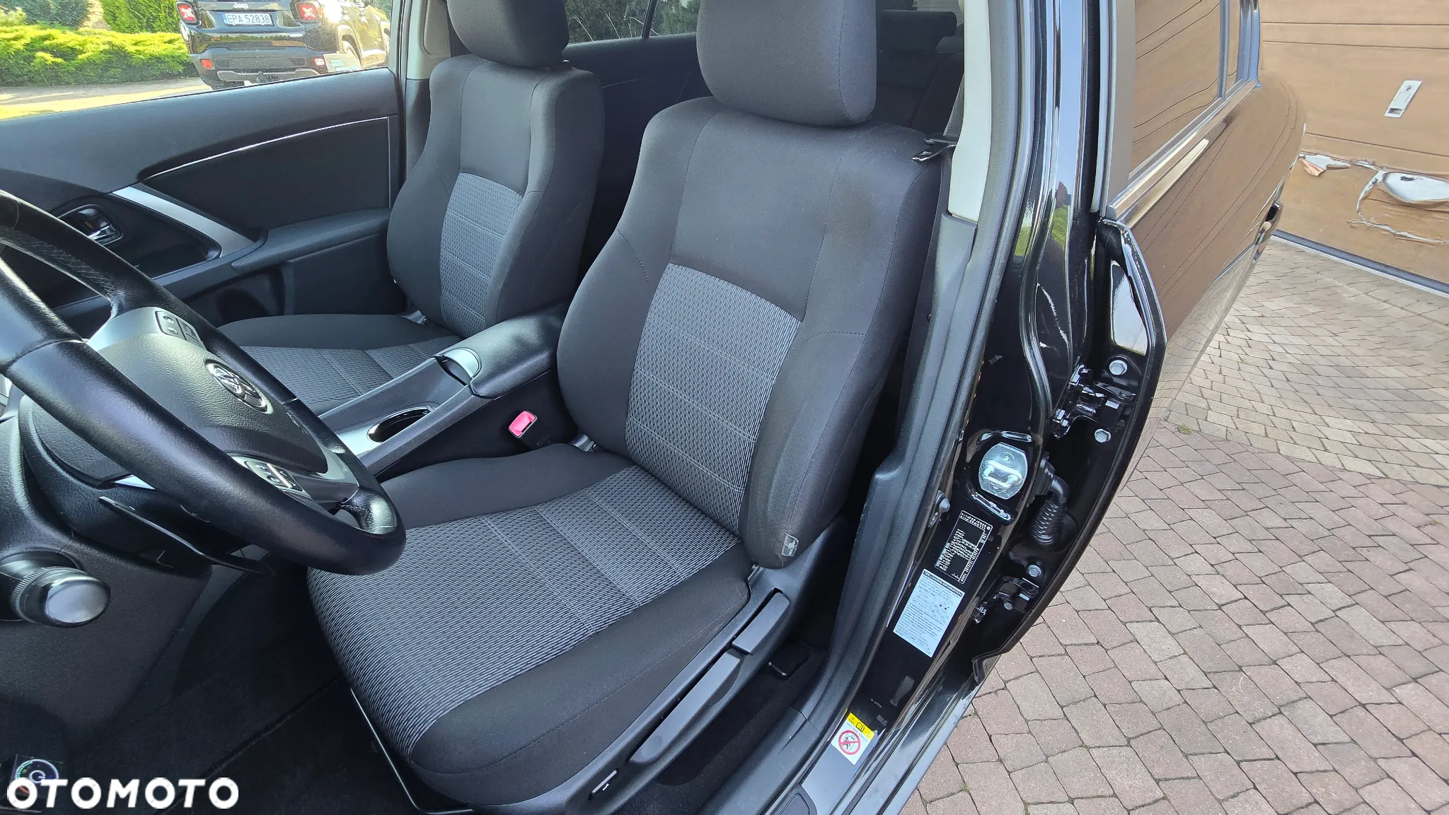 Toyota Avensis - 31