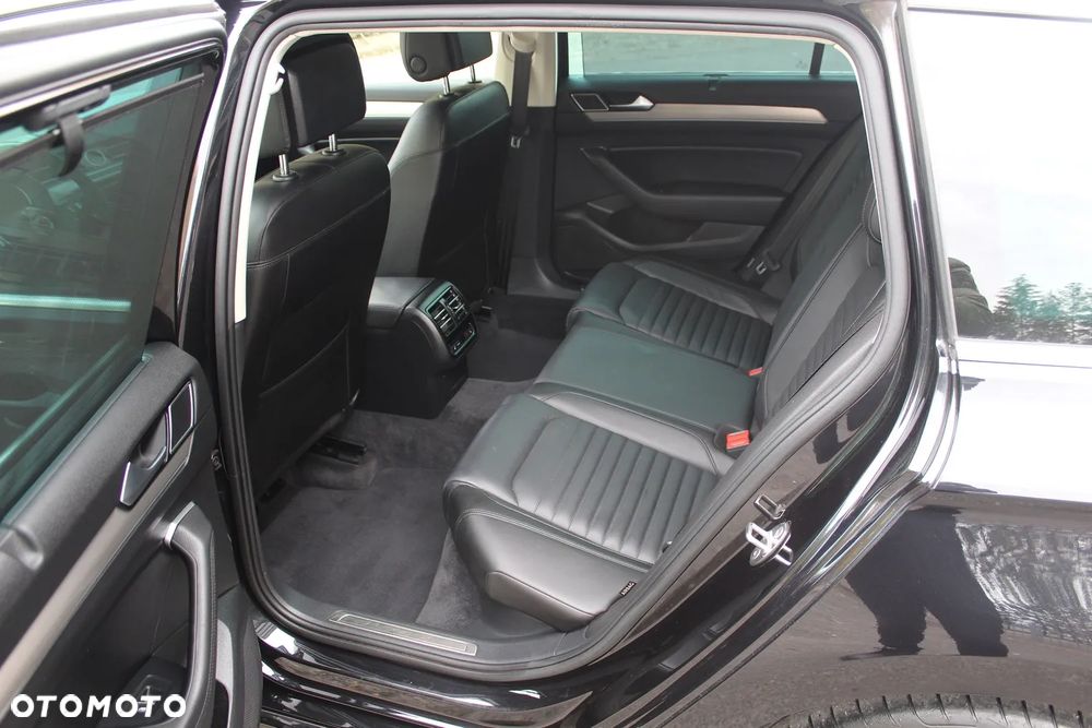 Volkswagen Passat Variant 2.0 TDI 4Mot R-Line Edition DSG - 20