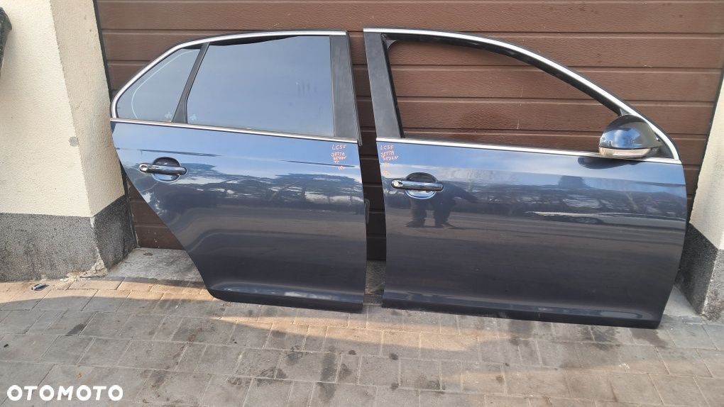 Drzwi prawe przednie VW Jetta V 08r LC5F - 1