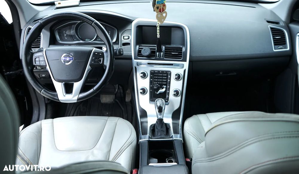 VOLVO XC60 2015 — imagine 12