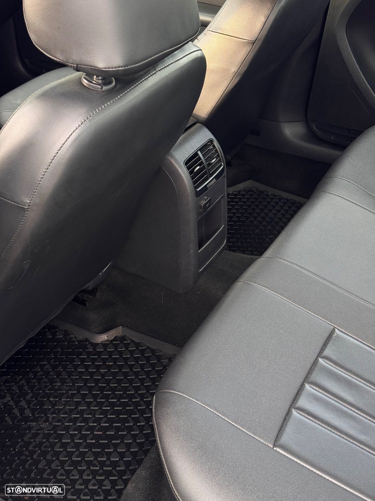 VW Jetta 1.6 TDi Highline DSG - 11