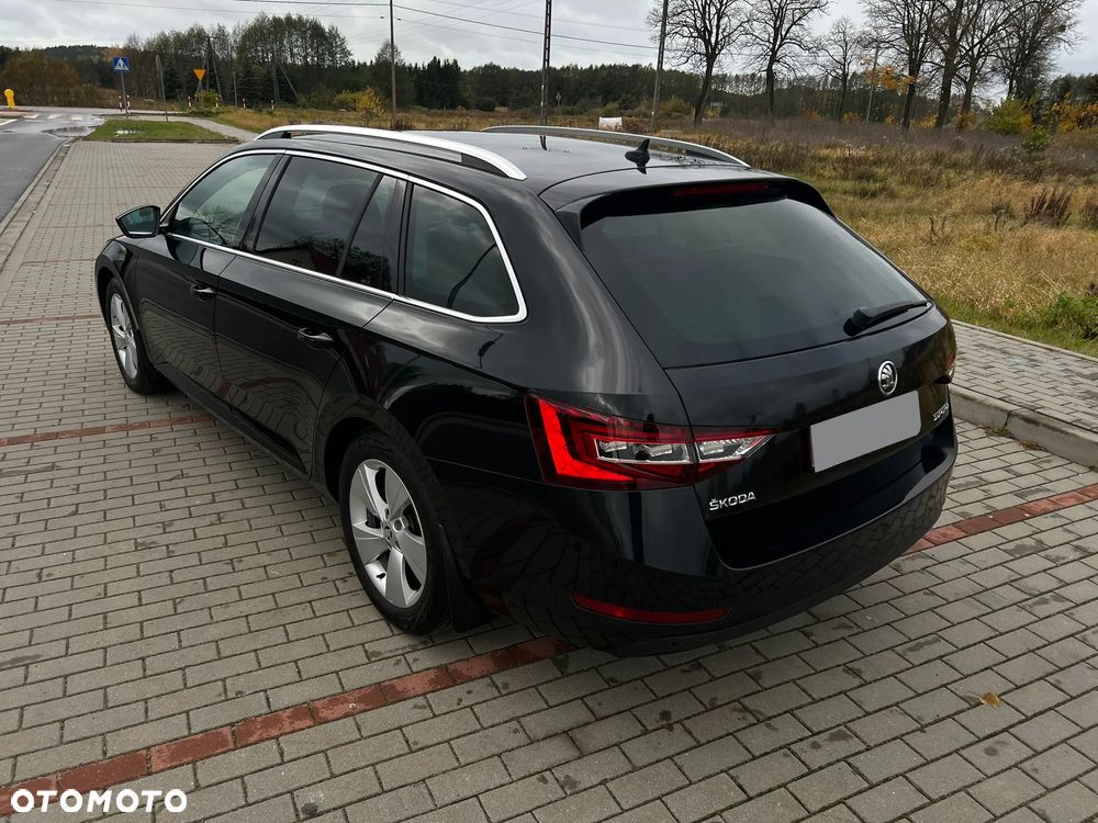 Skoda Superb 2.0 TDI Sportline - 11