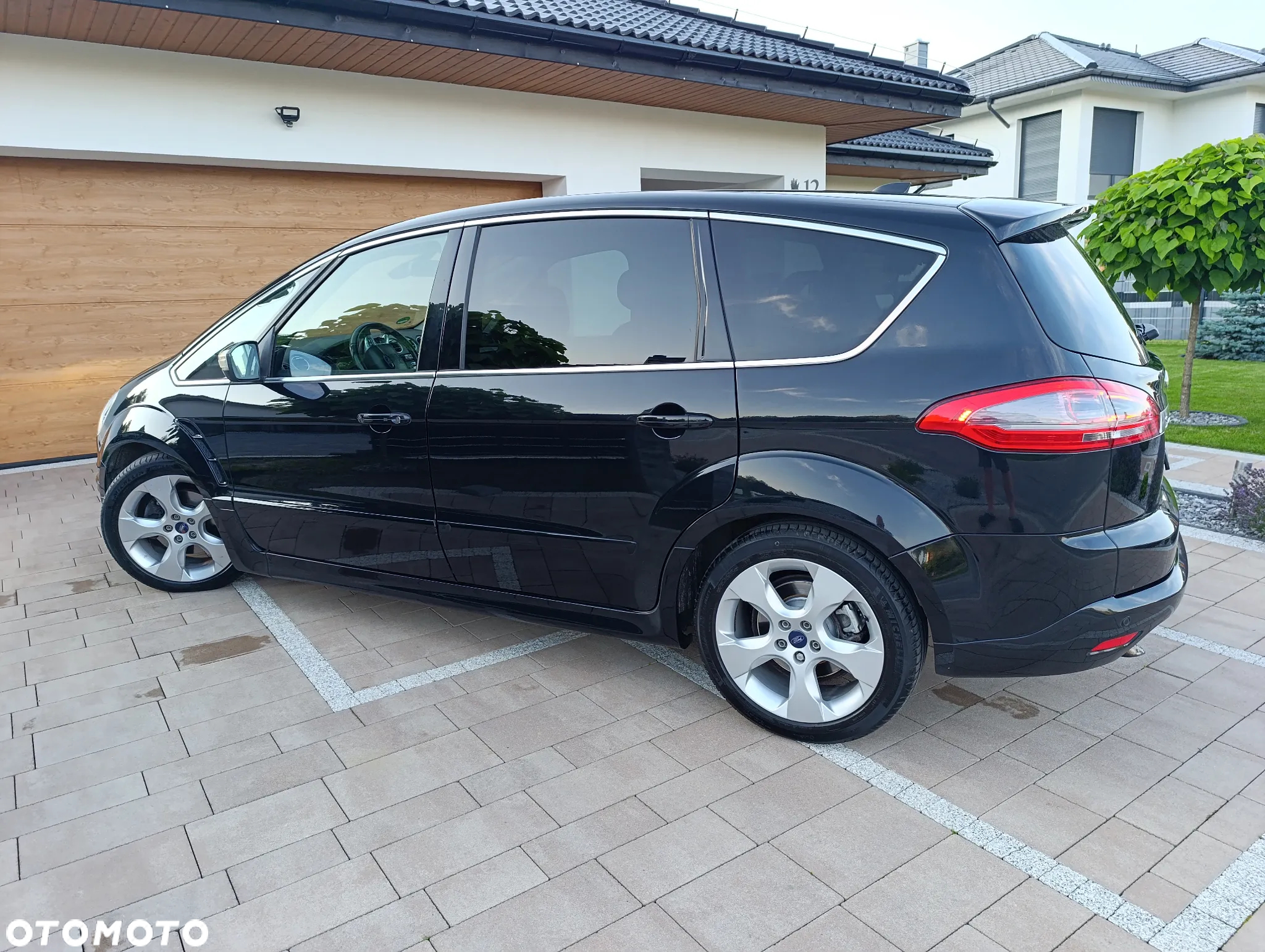 Ford S-Max - 11