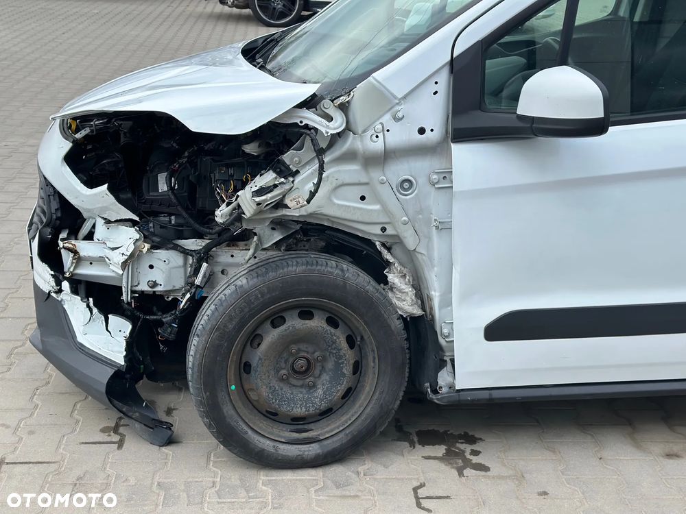 Ford Transit Courier - 4