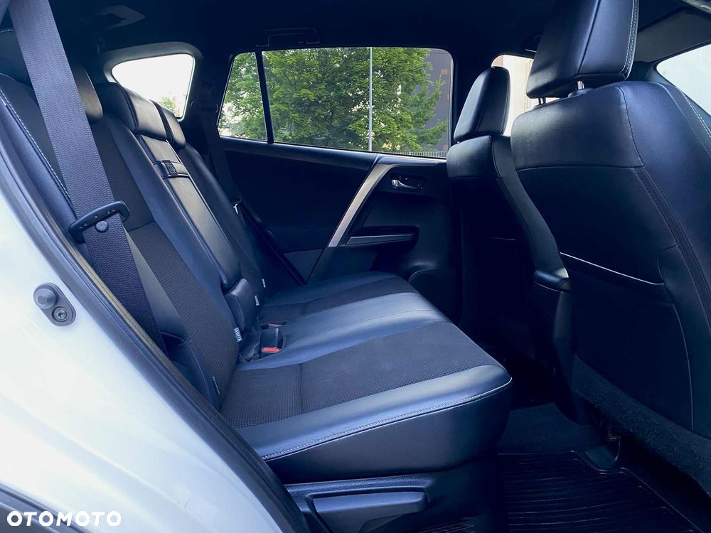 Toyota RAV4 Hybrid Premium 4x2 - 29