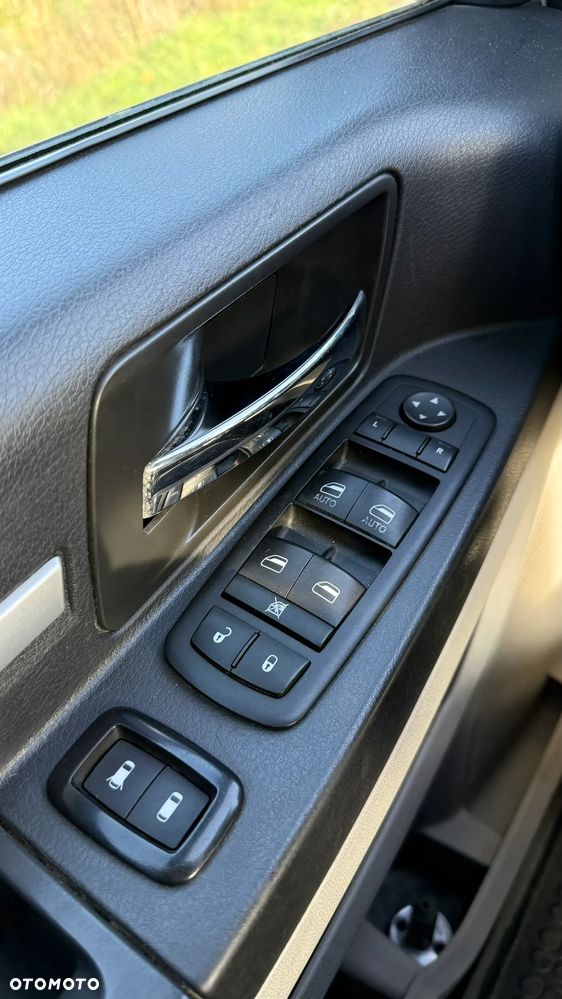 Dodge Grand Caravan 3.3 SE - 20