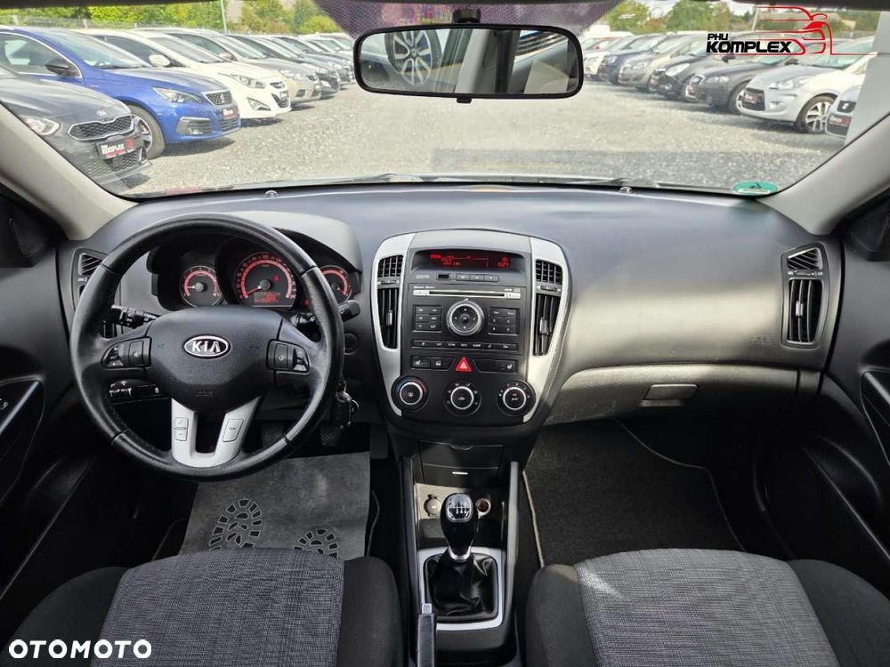 Kia Ceed - 13