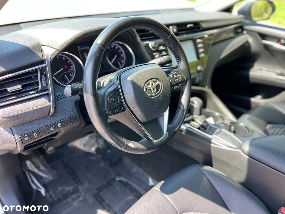 Toyota Camry 2.5 LE - 16