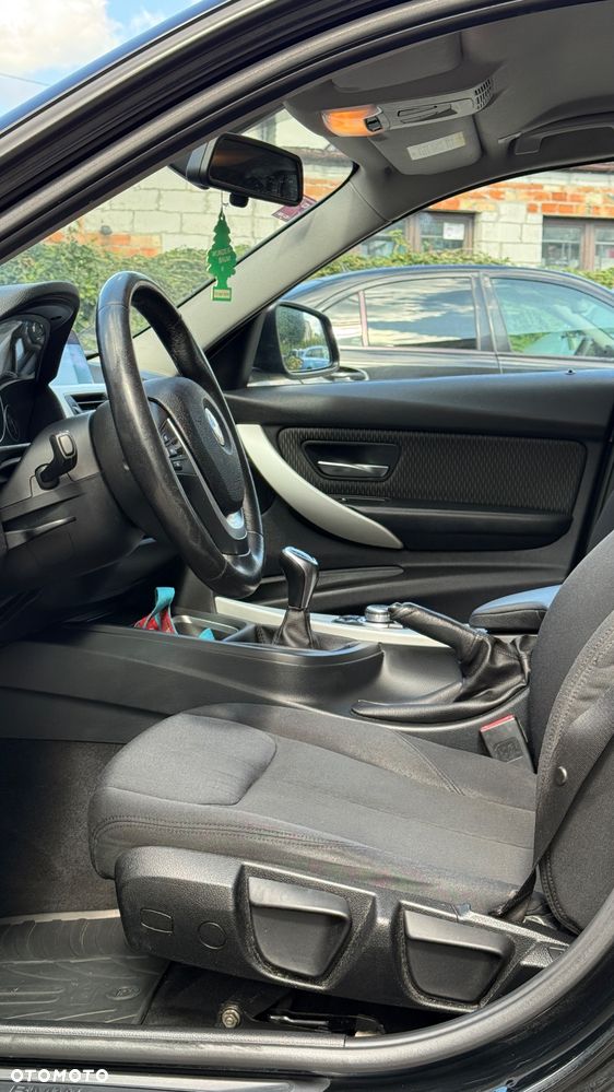 BMW Seria 3 320d - 16