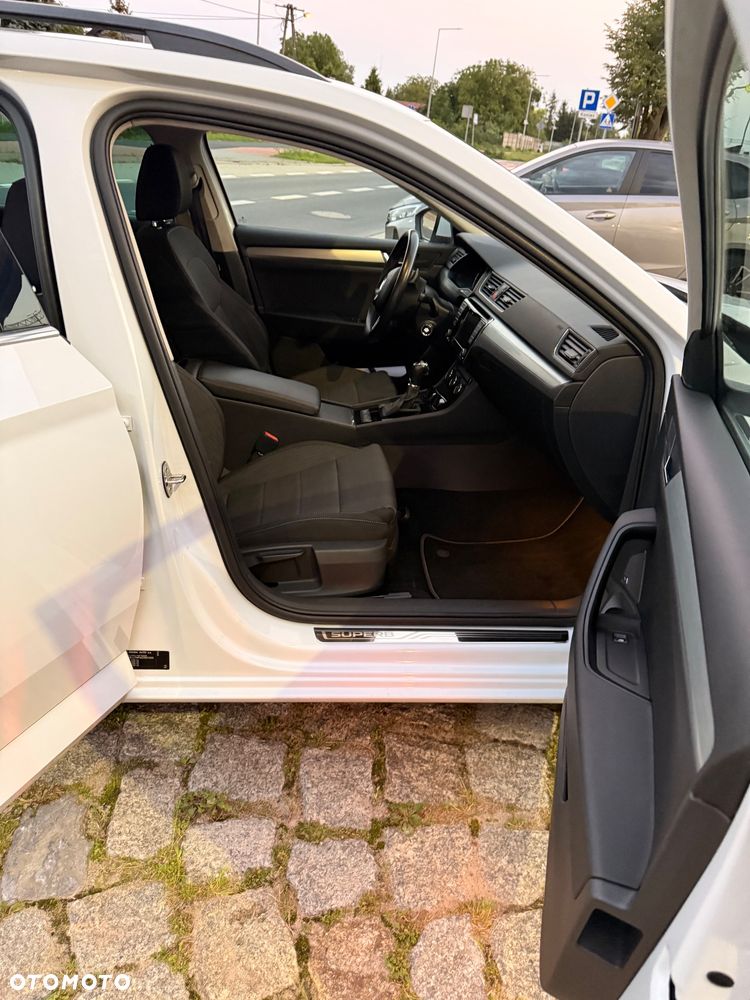 Skoda Superb 2.0 TDI Ambition DSG - 23