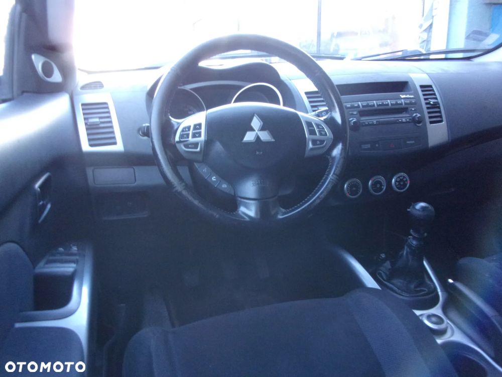 Mitsubishi Outlander - 23