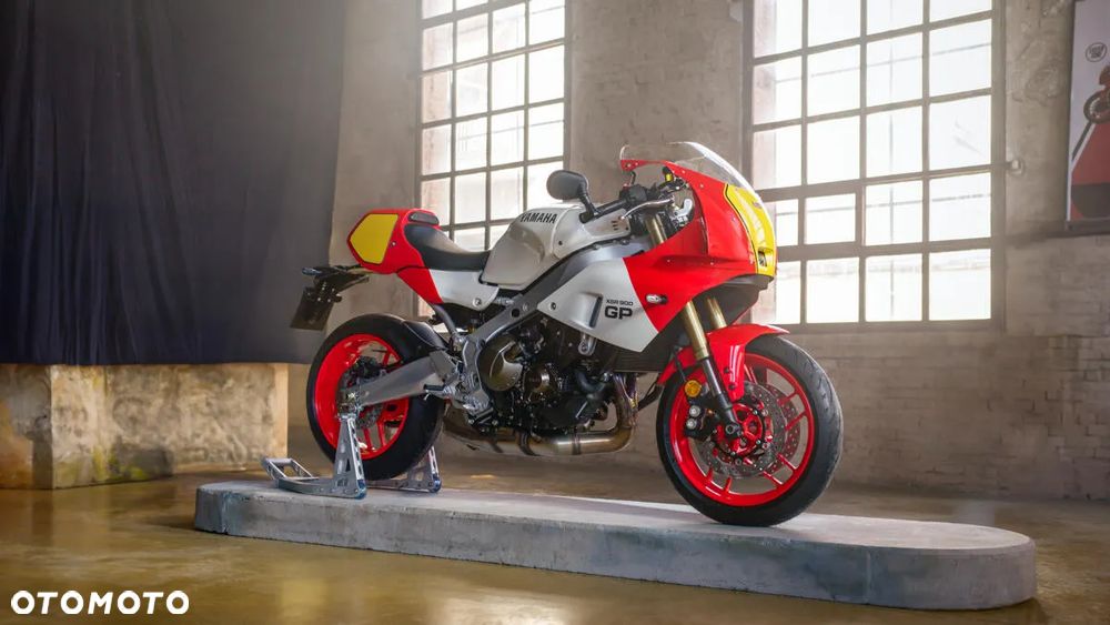 Yamaha XSR - 8