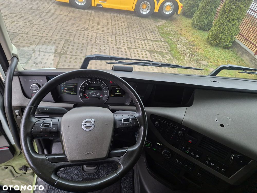 Volvo FH GLOBETROTTER - 23