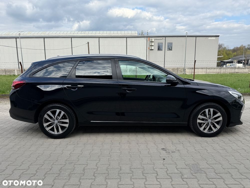 Hyundai i30 1.6 D Comfort DCT - 9
