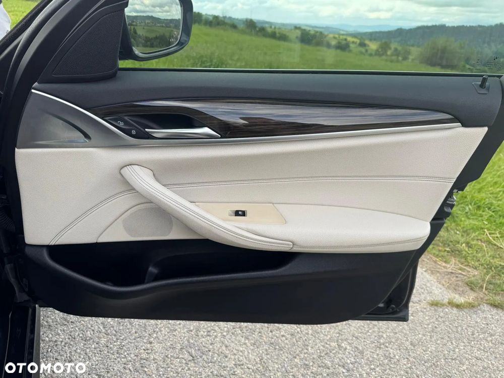 BMW Seria 5 520d xDrive M Sport sport - 19