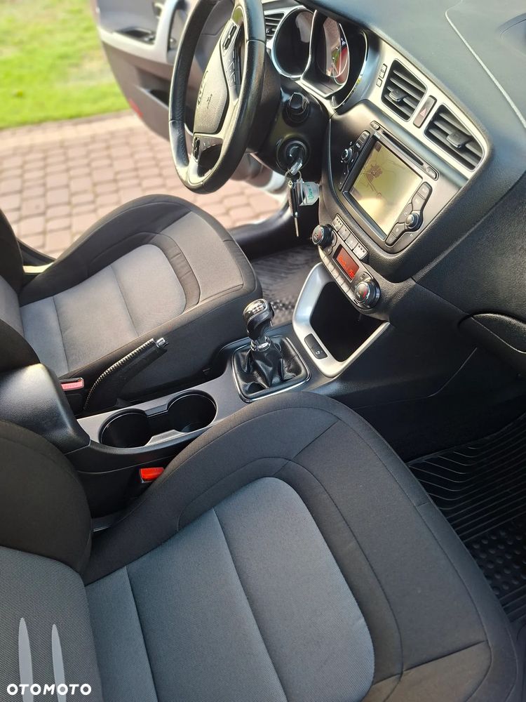 Kia Ceed - 11