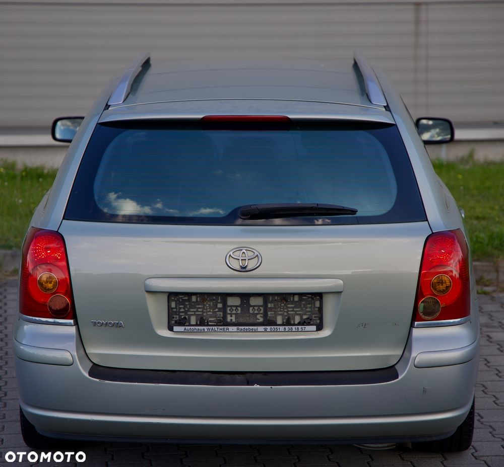 Toyota Avensis 1.8 VVT-i Combi Team - 19
