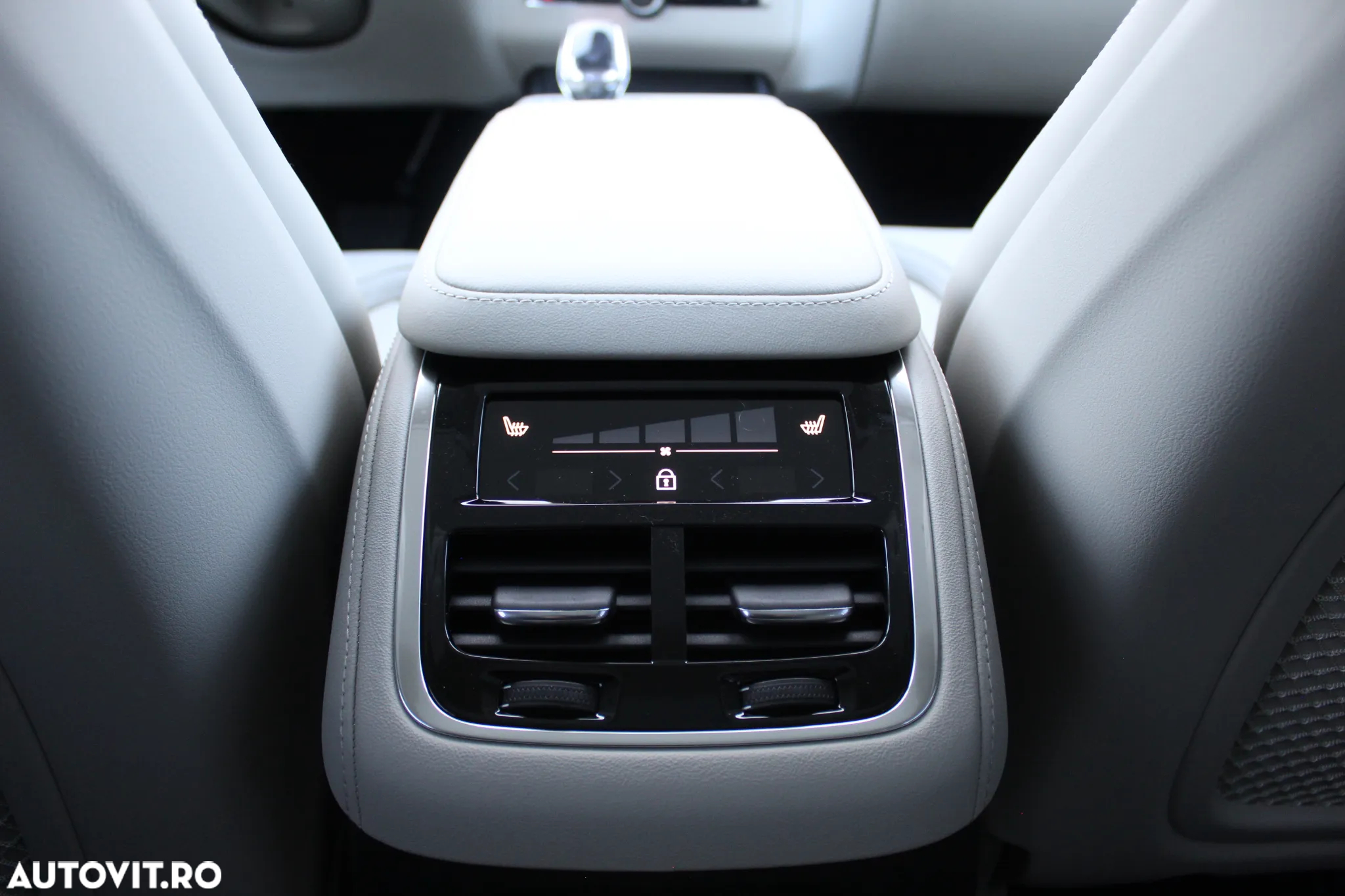 Volvo XC 90 T8 AWD PHEV Ultra Bright - 13