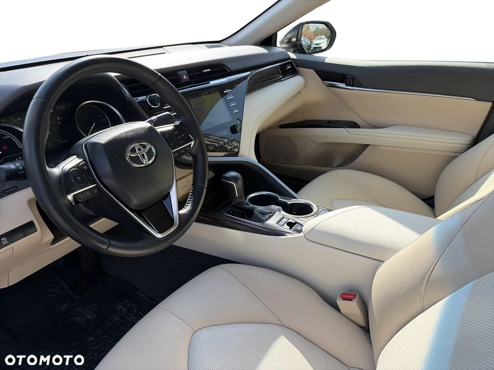 Toyota Camry 2.5 Hybrid Executive CVT - 11