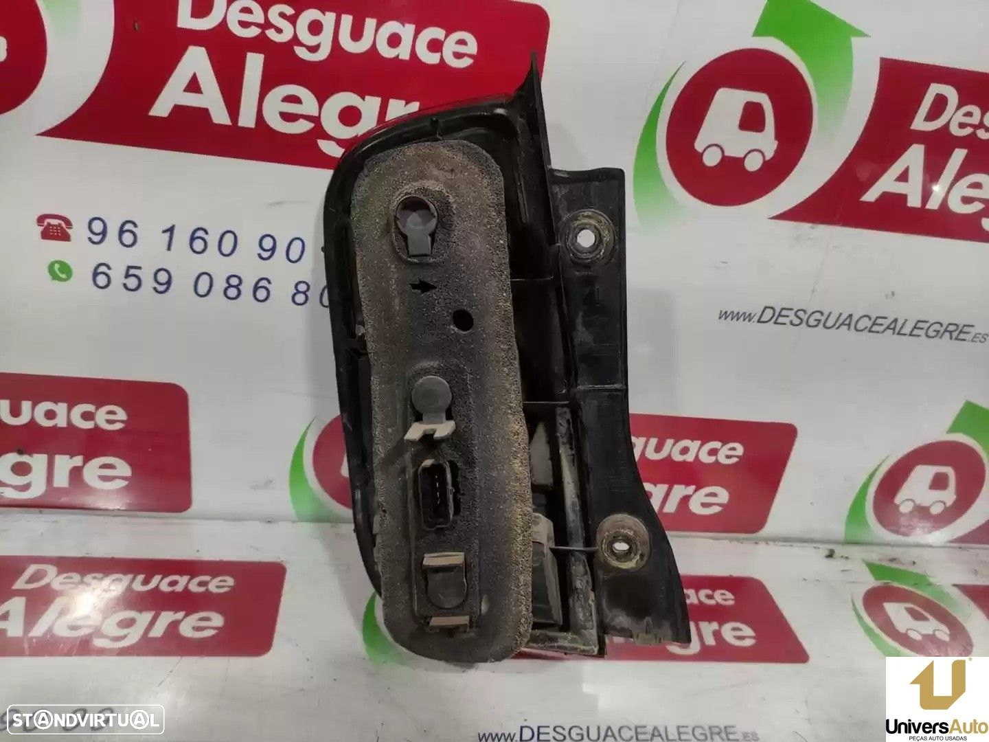 FAROLIM TRASEIRO DIREITO NISSAN MICRA III 2003 -26550AX710 - 2