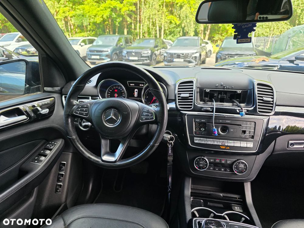 Mercedes-Benz GLS - 26