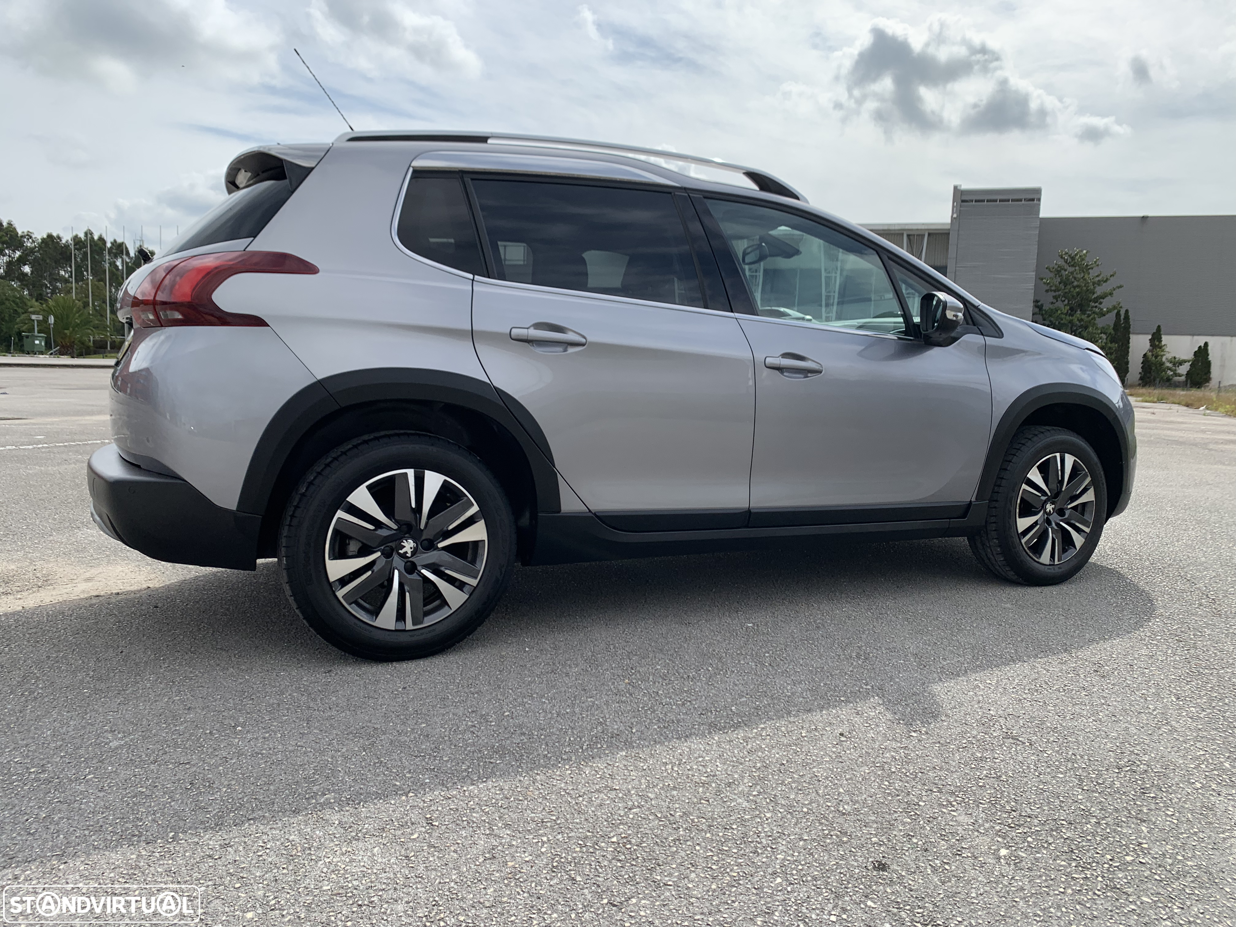 Peugeot 2008 1.2 PureTech Allure - 3