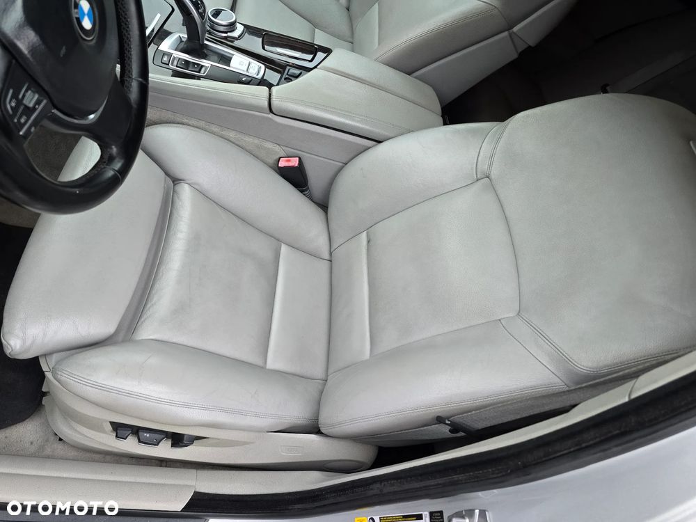 BMW Seria 5 528i Sport-Aut - 17