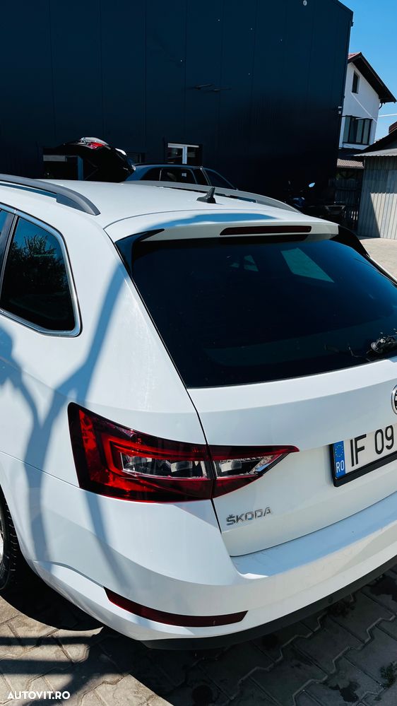 Skoda Superb 2.0 TDI DSG Style - 3