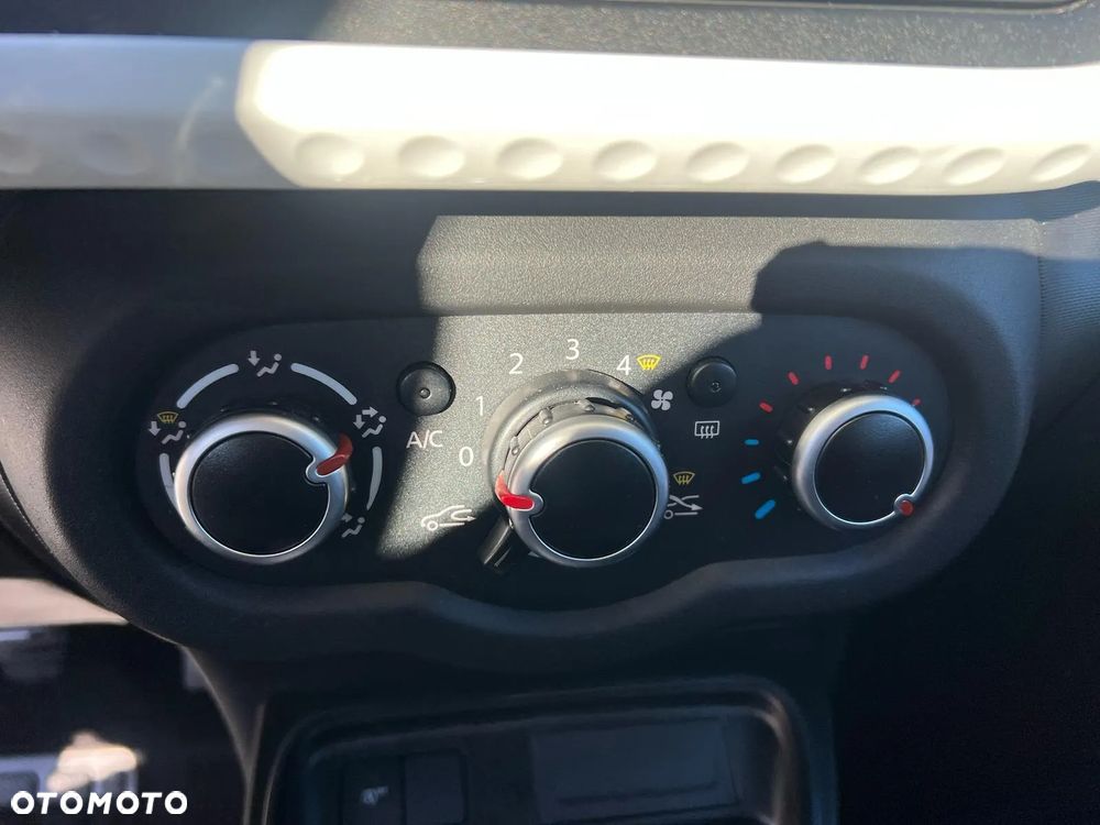 Renault Twingo SCe 75 INTENS - 18
