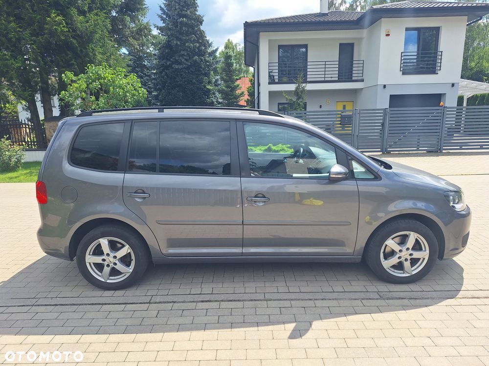 Volkswagen Touran - 10