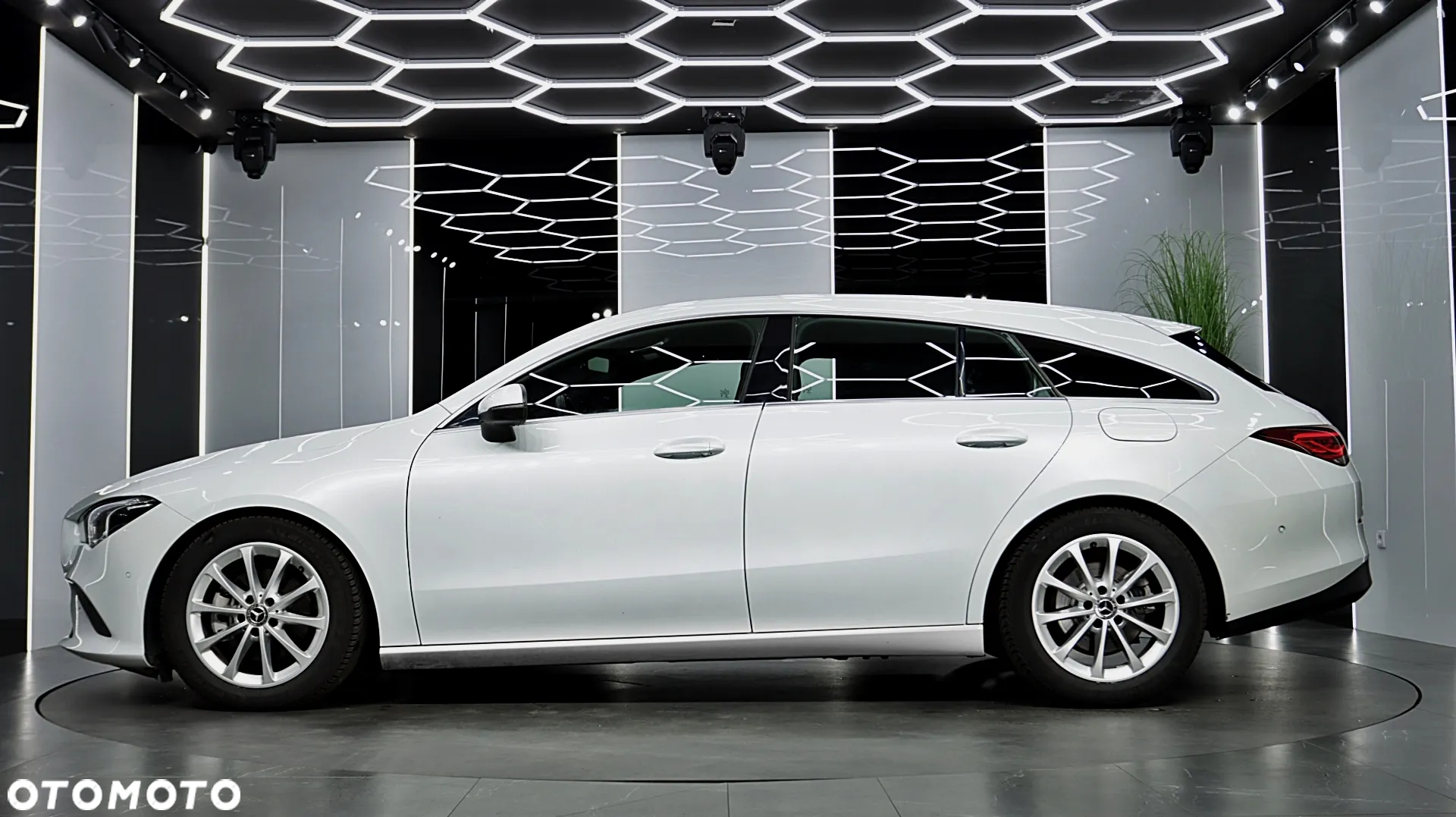 Mercedes-Benz CLA 200 d 4-Matic 8G-DCT - 4