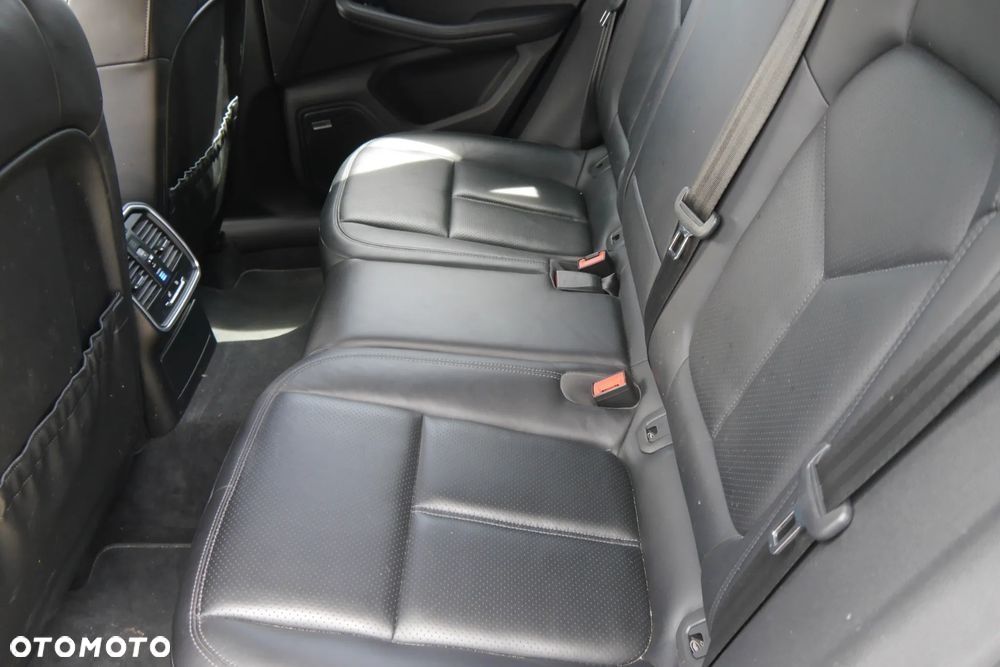 Porsche Macan Turbo - 17