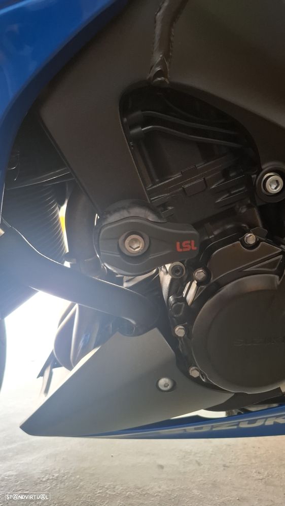 Suzuki GSX - 12