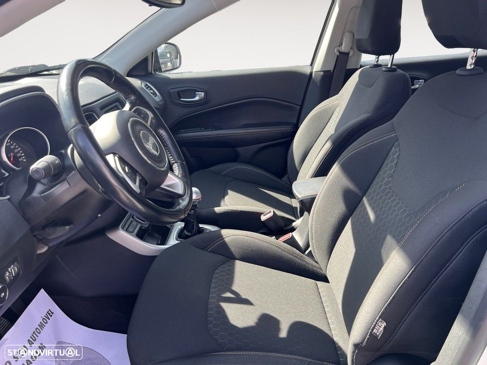 Jeep Compass 1.3 T Sport - 9