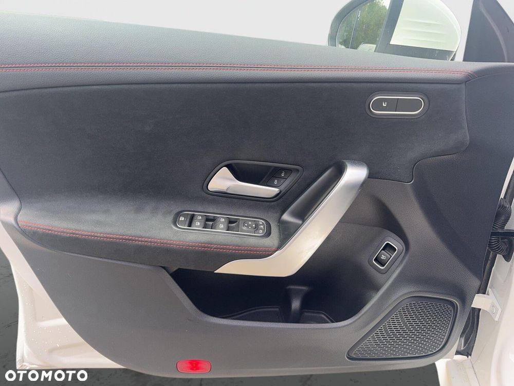 Mercedes-Benz CLA 180 mHEV AMG Line 7G-DCT - 17