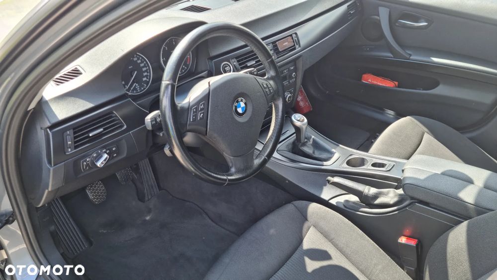 BMW Seria 3 318d - 14
