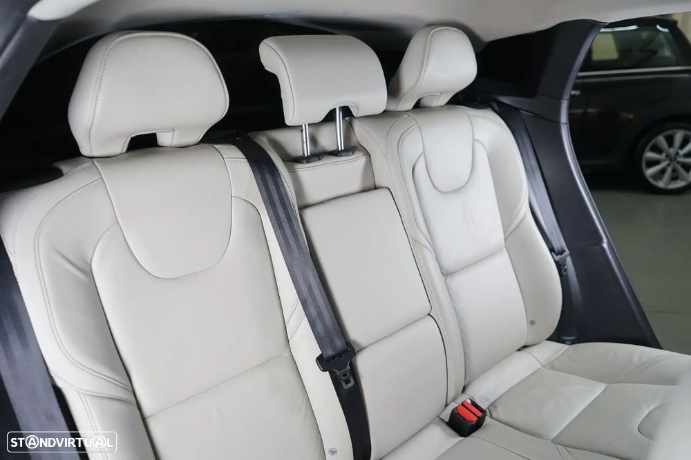Volvo V40 - 40