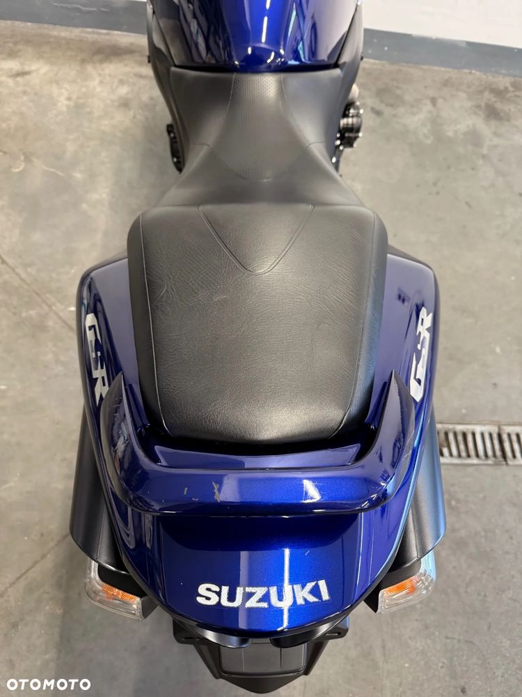 Suzuki GSR - 39