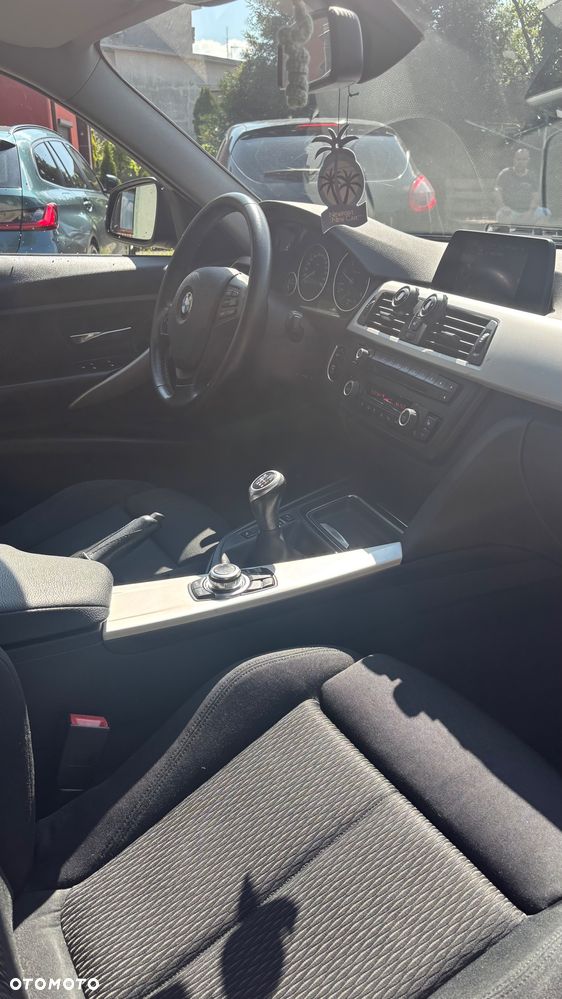 BMW Seria 3 318d EU6 - 10