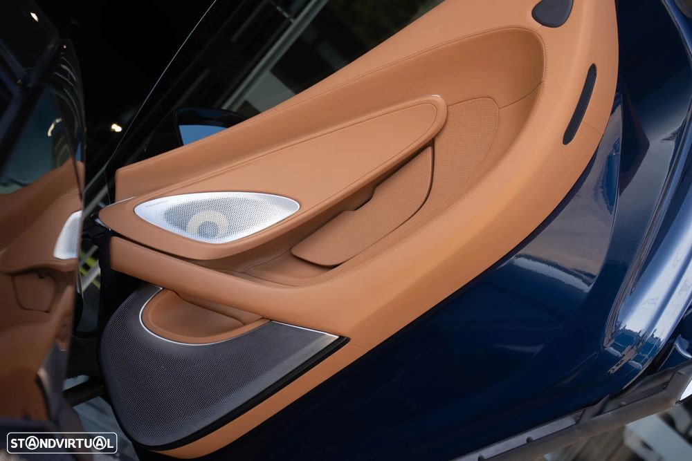 McLaren GT - 32