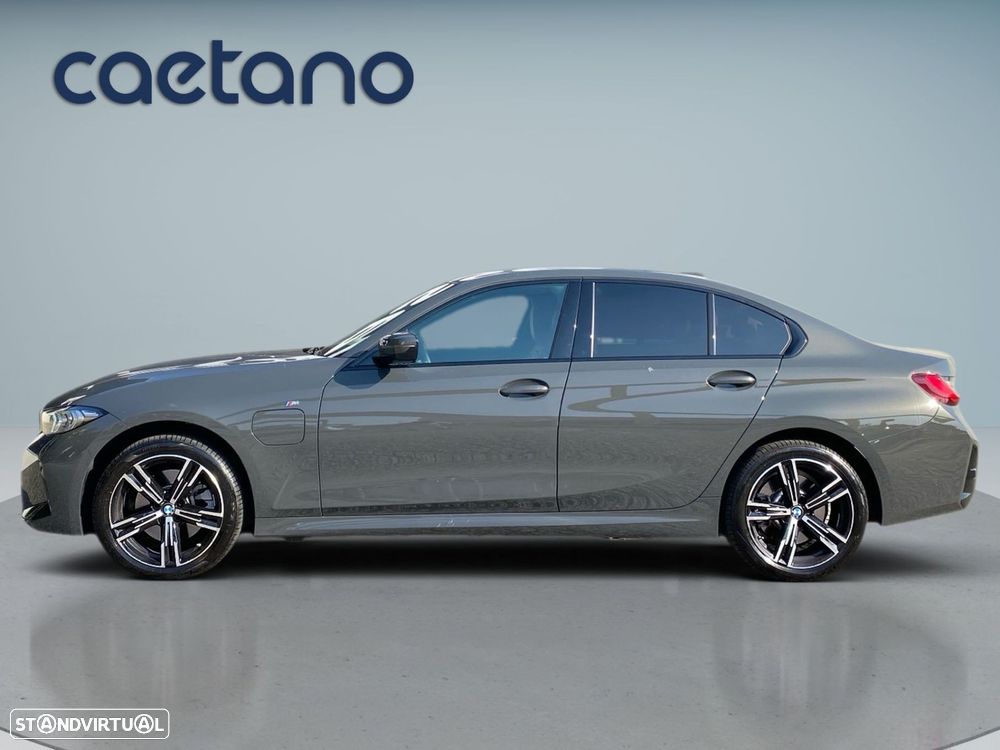 BMW 330 e Pack Desportivo M Auto - 25