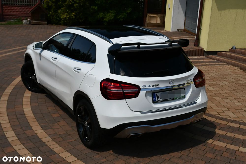 Mercedes-Benz GLA 250 4-Matic AMG Line - 17