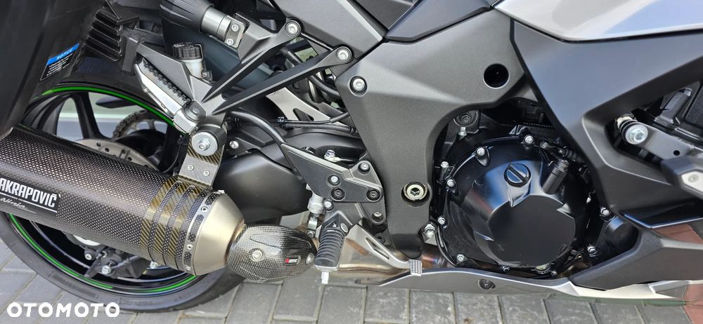 Kawasaki Ninja 1000 SX - 13