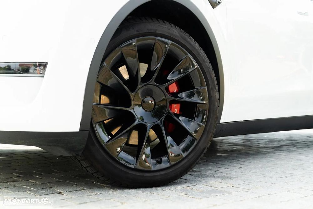 Tesla Model Y Long Range Dual Motor AWD - 28