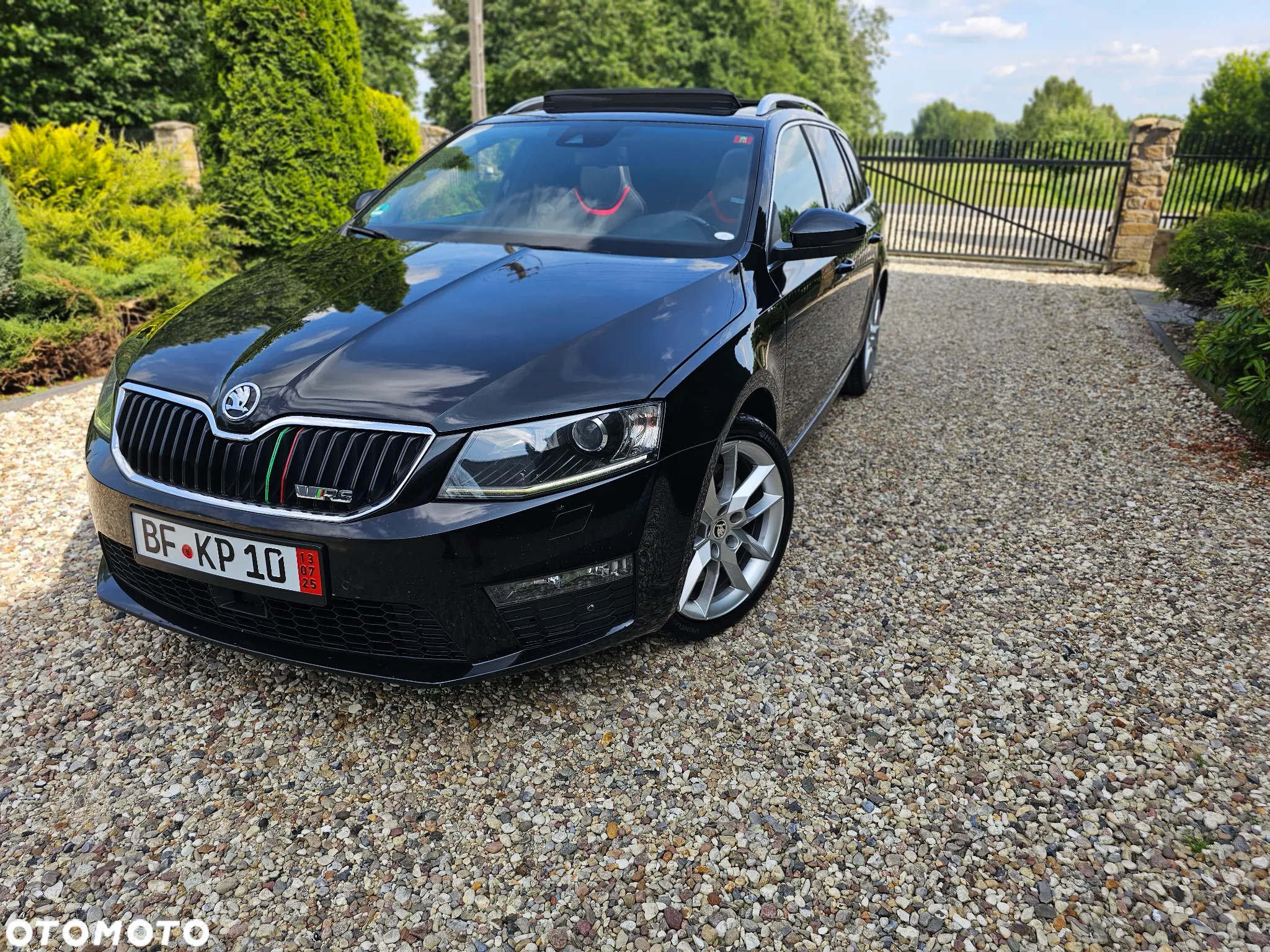 Skoda Octavia Combi 2.0 TDI DSG RS - 2
